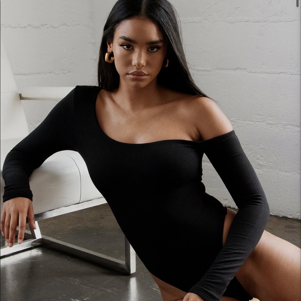 Reona One Shoulder Bodysuit Black